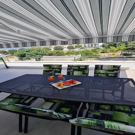 Luxury Ani Ii - Two Bedroom With Terrace Apartment Sutivan