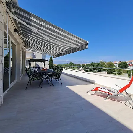 Luxury Ani Ii - Two Bedroom With Terrace Apartment Sutivan
